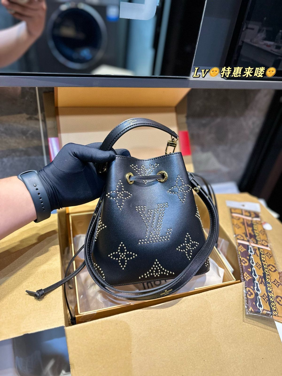 【Louis Vuitton】今日特価!NEONOE BB 真 “金” バッグ 送料無料 限定在庫のお得な価格です!-WT0輸入 【Louis Vuitton】今日特価!NEONOE BB 真 “金” バッグ 送料無料 限定在庫のお得な価格です!-WT0輸入