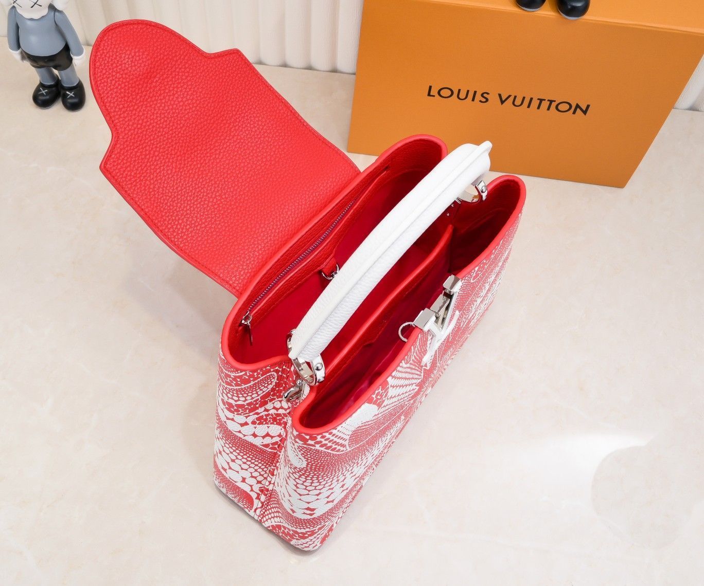 【今日特価】LV x YK Capucines BB ハンドバッグ 送料無料!在庫限定価格 【今日特価】LV x YK Capucines BB ハンドバッグ 送料無料!在庫限定価格