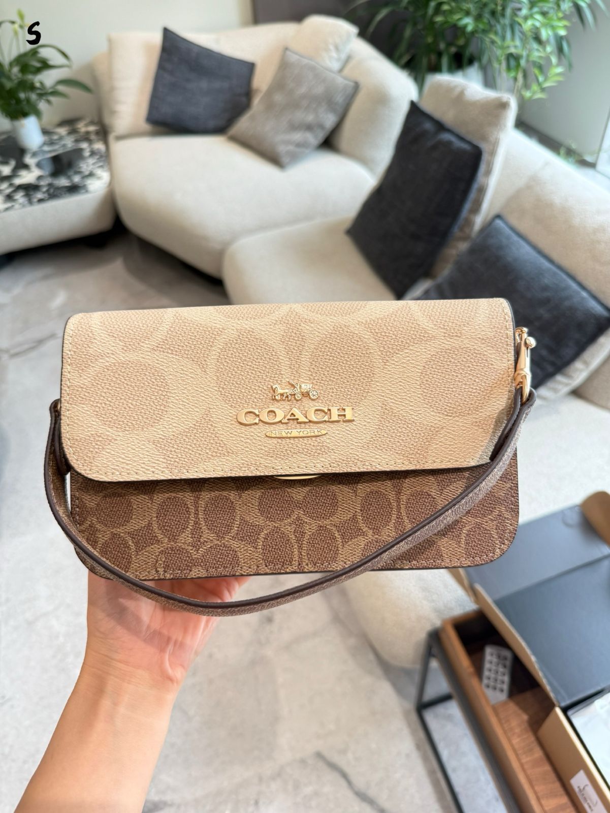 【今日特価】COACH Brynn コーチ ブリン アームバッグ 送料無料!四季兼用の定番デザイン 【今日特価】COACH Brynn コーチ ブリン アームバッグ 送料無料!四季兼用の定番デザイン