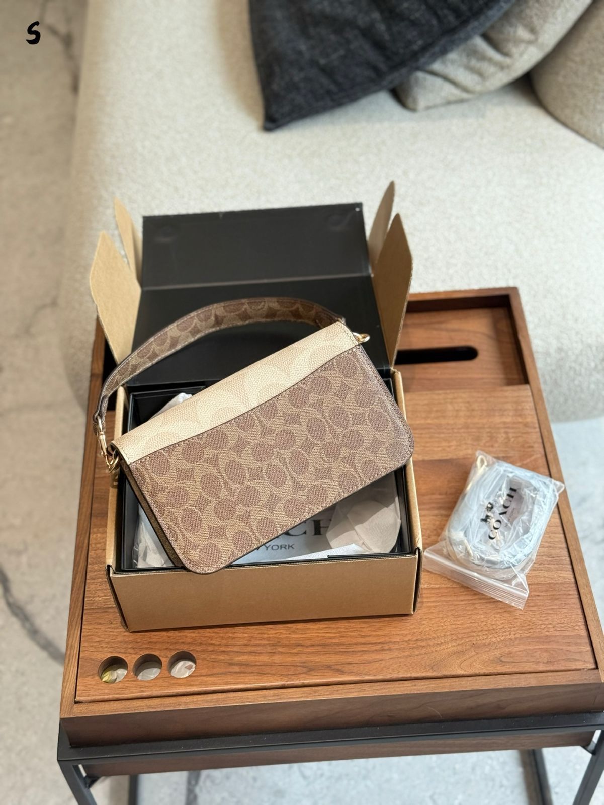 【今日特価】COACH Brynn コーチ ブリン アームバッグ 送料無料!四季兼用の定番デザイン 【今日特価】COACH Brynn コーチ ブリン アームバッグ 送料無料!四季兼用の定番デザイン