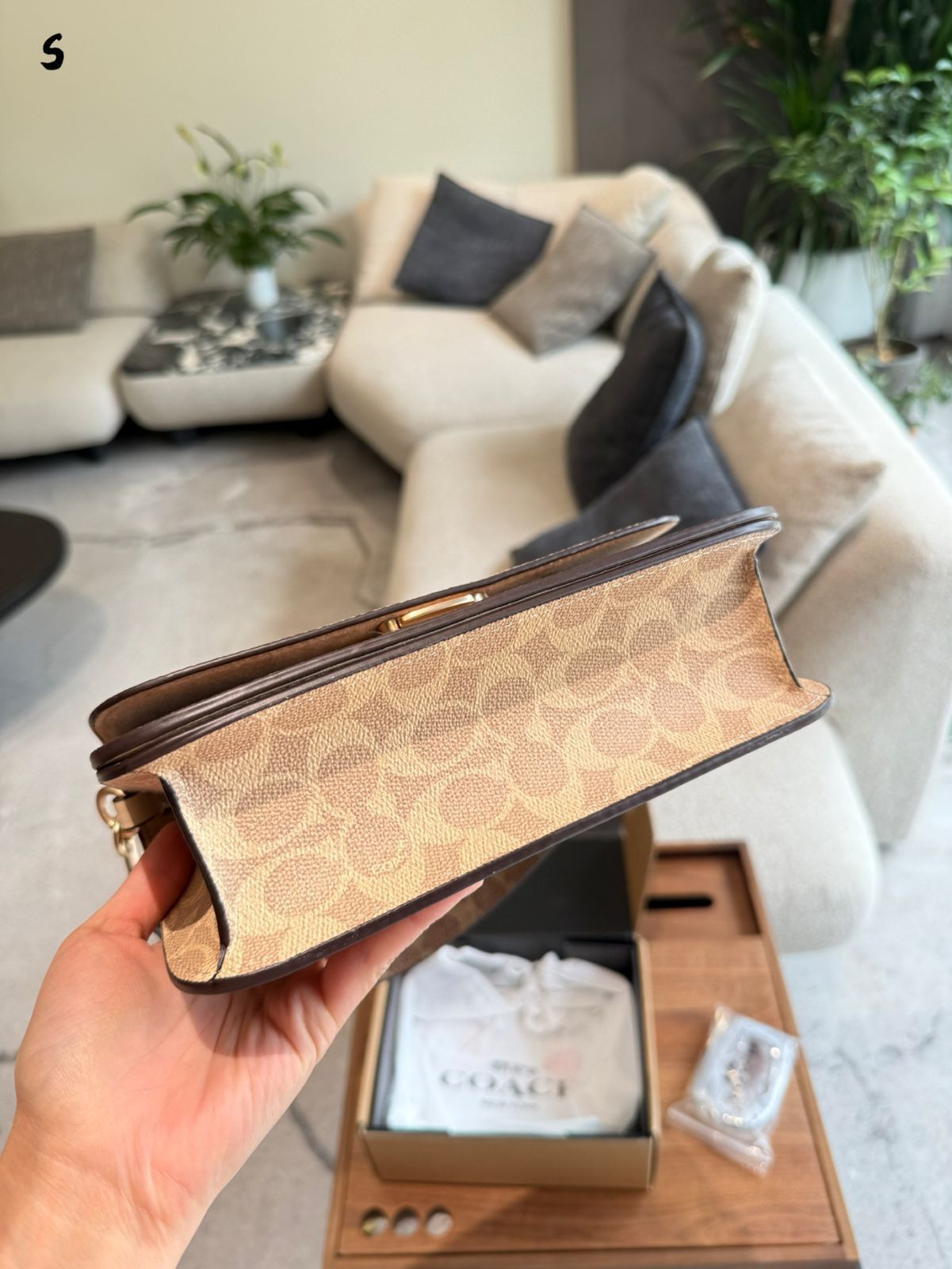 【今日特価】COACH Brynn コーチ ブリン アームバッグ 送料無料!四季兼用の定番デザイン 【今日特価】COACH Brynn コーチ ブリン アームバッグ 送料無料!四季兼用の定番デザイン