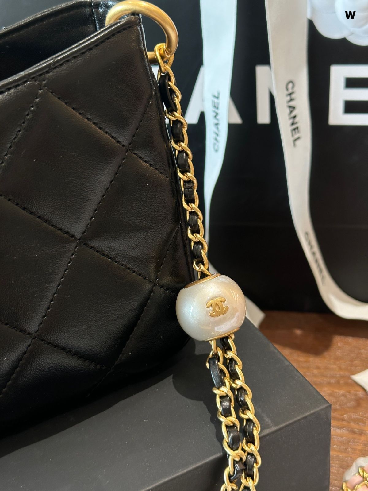 【今日特価】シャネル CHANEL 24 ss パール調節ボールハンドバッグ 送料無料 セール価格で販売中 【今日特価】シャネル CHANEL 24 ss パール調節ボールハンドバッグ 送料無料 セール価格で販売中