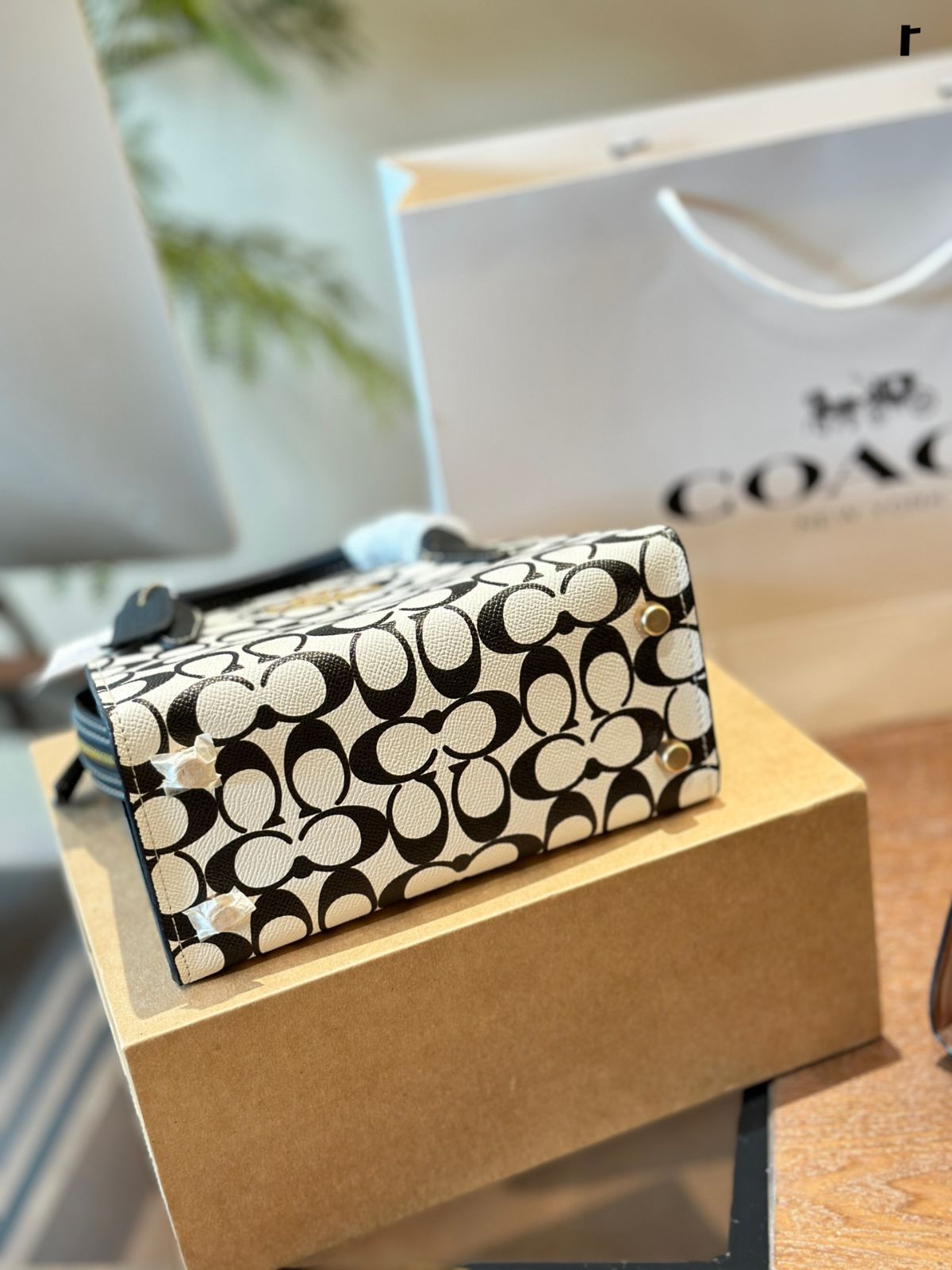 【今日特価】Andrea Ladies Handbag アンデレア レディース ハンドバッグ/ 斜め掛け 2024 春夏新作 【今日特価】Andrea Ladies Handbag アンデレア レディース ハンドバッグ/ 斜め掛け 2024 春夏新作