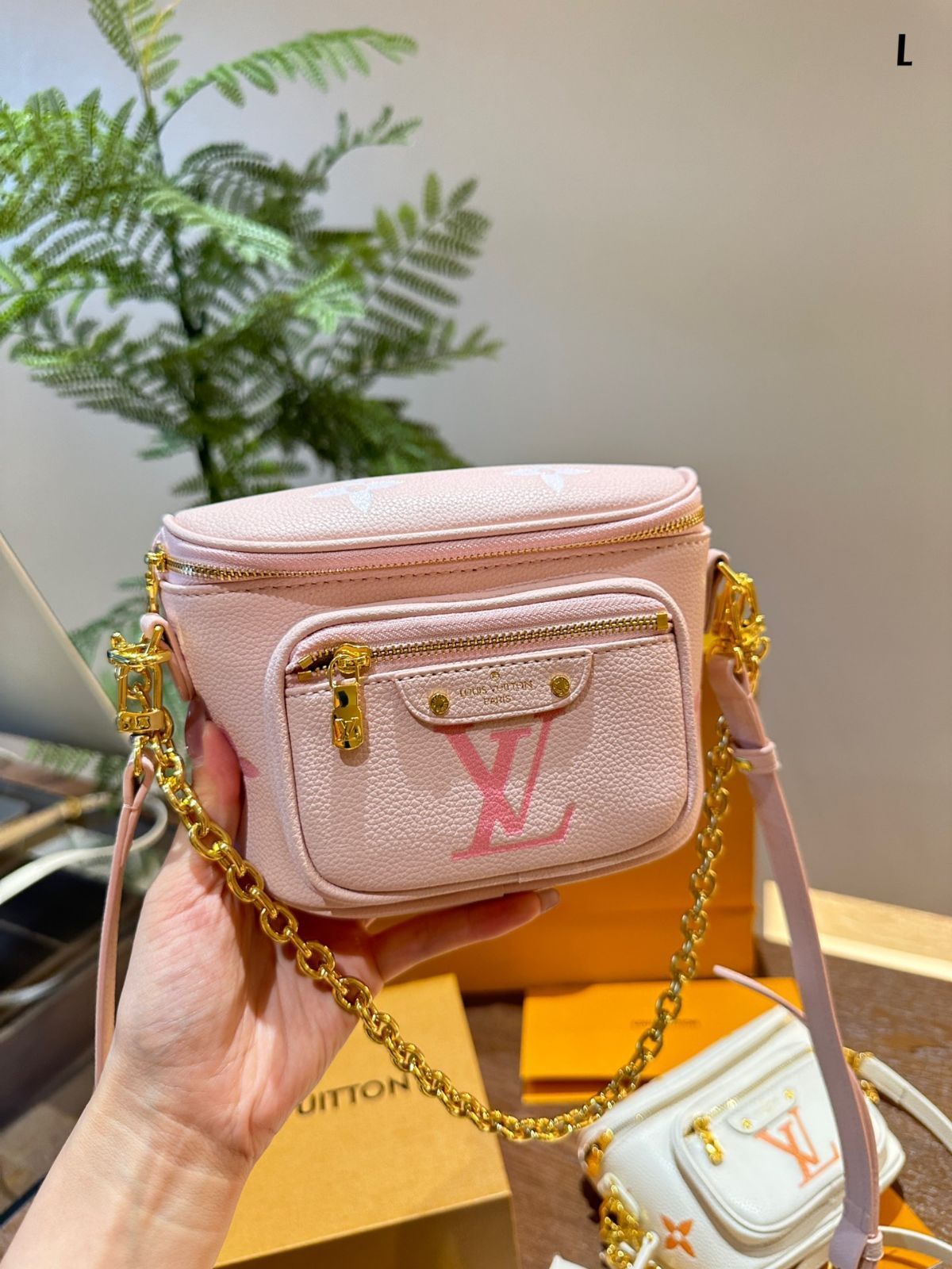 【Louis Vuitton】今日特価！Mini Bumbag ハンドバッグ 送料無料 限定在庫のお得な価格です！-WT0輸入