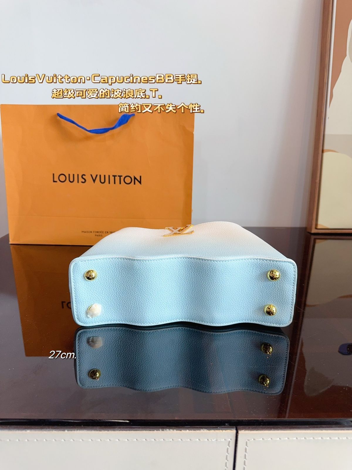 【Louis Vuitton】今日特価!Capucines BB 波底ハンドバッグ 送料無料 限定在庫のお得な価格です! 【Louis Vuitton】今日特価!Capucines BB 波底ハンドバッグ 送料無料 限定在庫のお得な価格です!