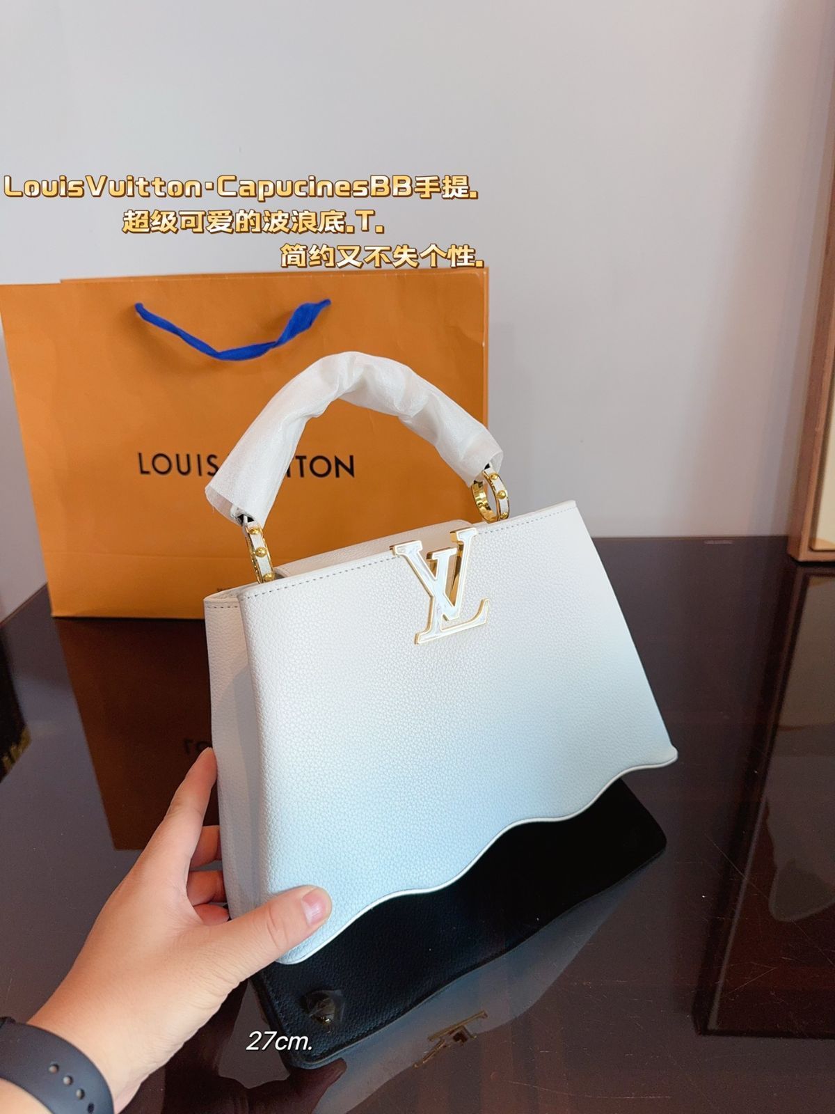 【Louis Vuitton】今日特価!Capucines BB 波底ハンドバッグ 送料無料 限定在庫のお得な価格です! 【Louis Vuitton】今日特価!Capucines BB 波底ハンドバッグ 送料無料 限定在庫のお得な価格です!