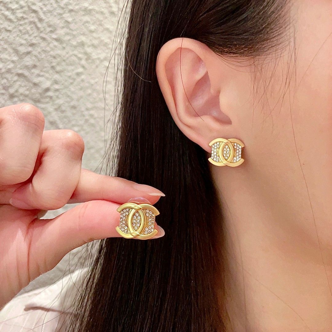 【今日特価】Chanel ヴィンテージ アルファベット ピアス 送料無料!在庫限定価格