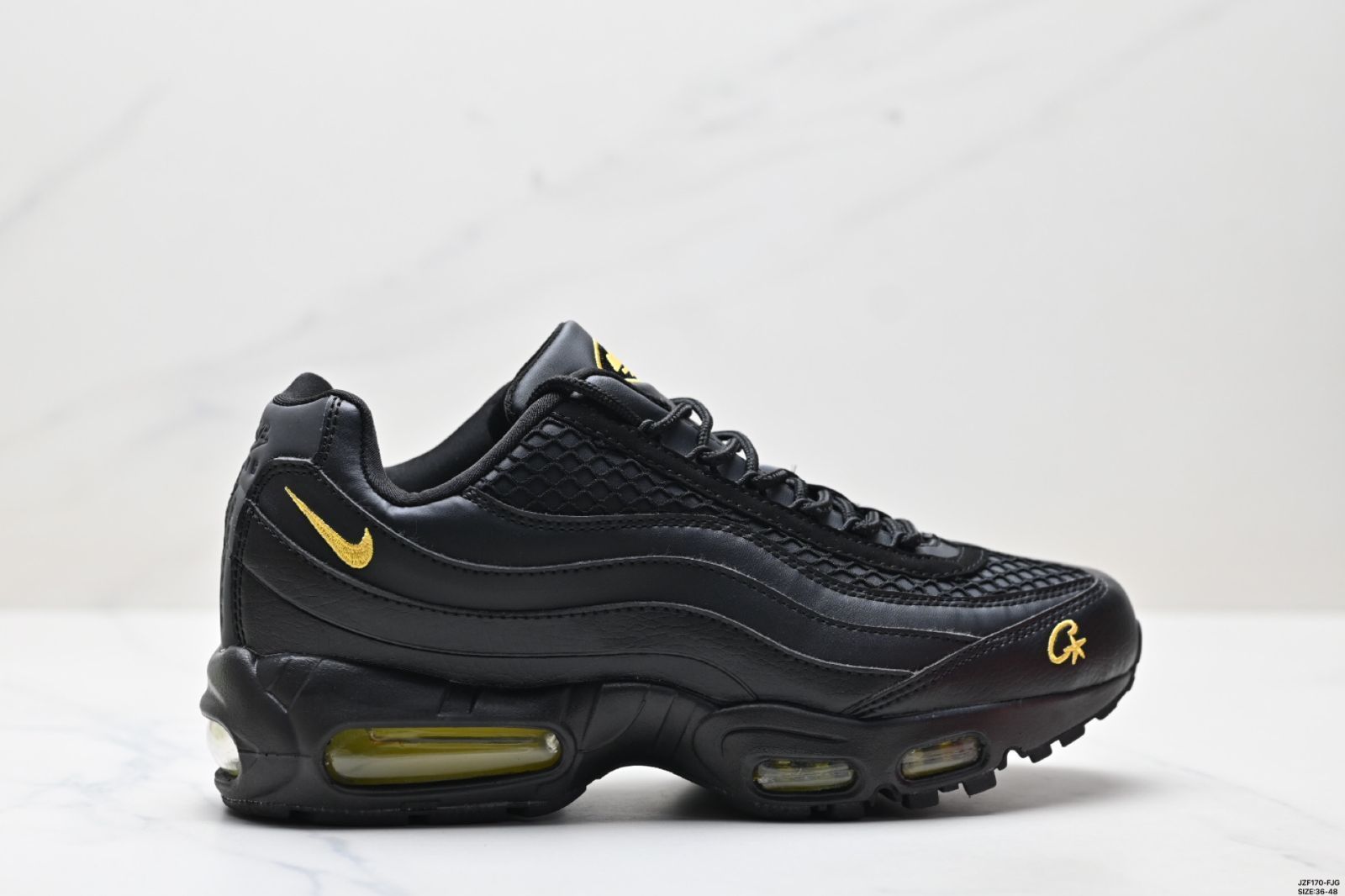 【今日特価】NIKE AIR MAX 95 TT 送料無料 在庫限定セール価格！ エアクッション搭載の復古ランニングシューズで、ユニセックス仕様。モダンな機能を兼ね備えており、日常のランニングからカジュアルなスタイルまで幅広く対応できます。
