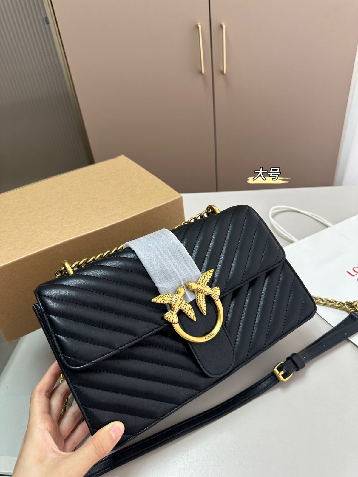 【今日特価】(PINKO) 新モデル スワロウ チェーンバッグ 送料無料 在庫限定セール価格！