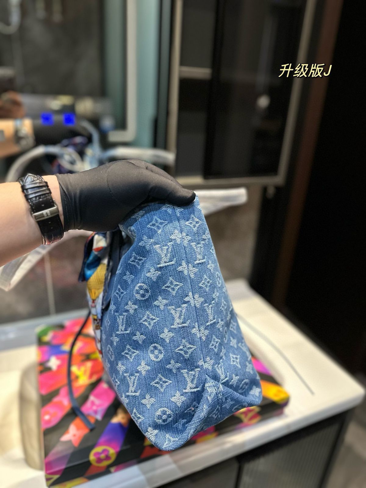 今日特価!LV デニム刺繍トートバッグ 全国送料無料(一部除く) 今日特価!LV デニム刺繍トートバッグ 全国送料無料(一部除く)