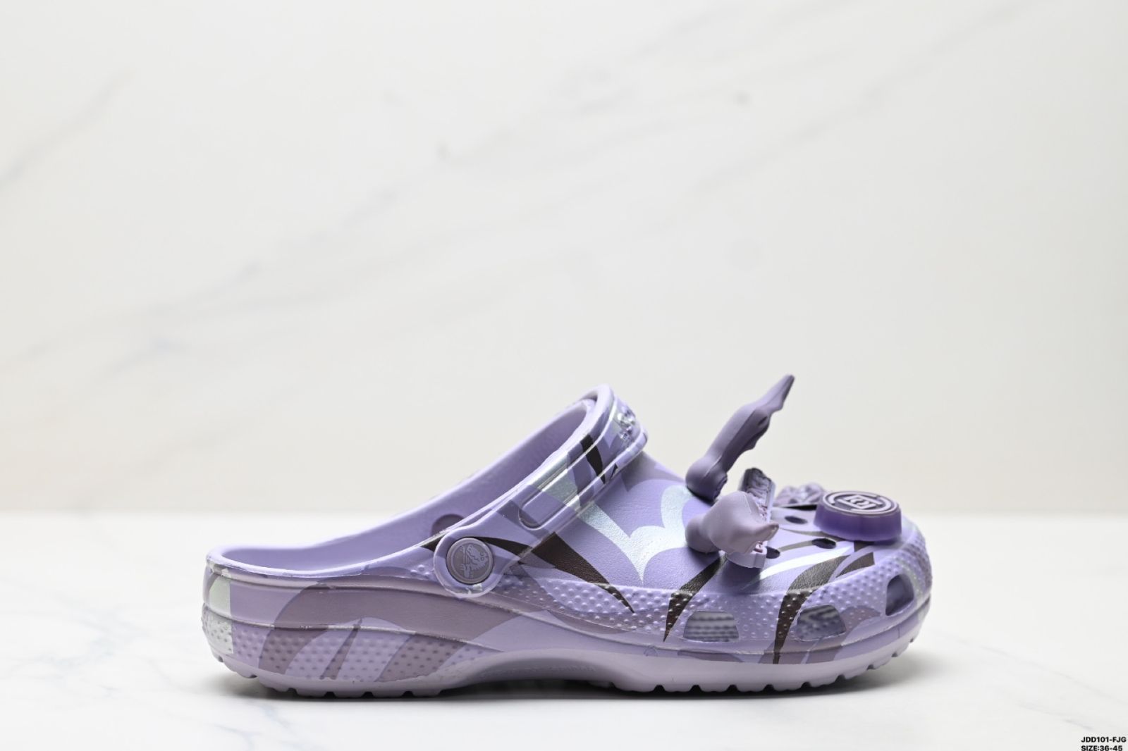 【今日特価】Clot x Crocs Classic Clog クロックス レジャービーチ用の穴のあるスリッパ サンダル。