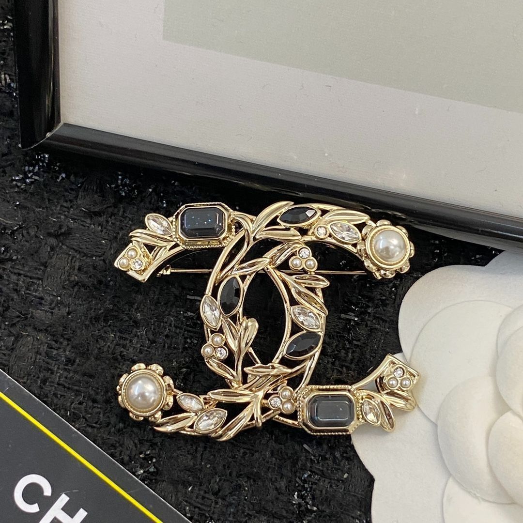 【今日特価】CHANEL シャネル 22 年 ブラック ジェム ブローチ?