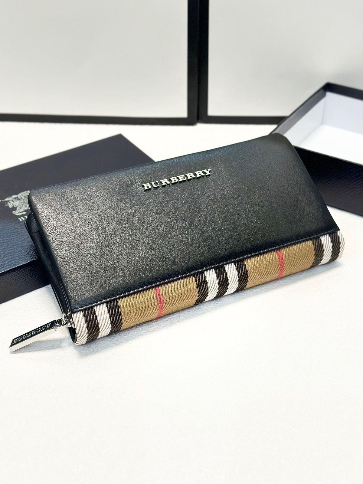 【本日限定特価】バーバリー メンズ レザー ハンドバッグ 21×11cm 高品質ヘッドレザー 専用ボックス付き[本日特価|新品未使用品]