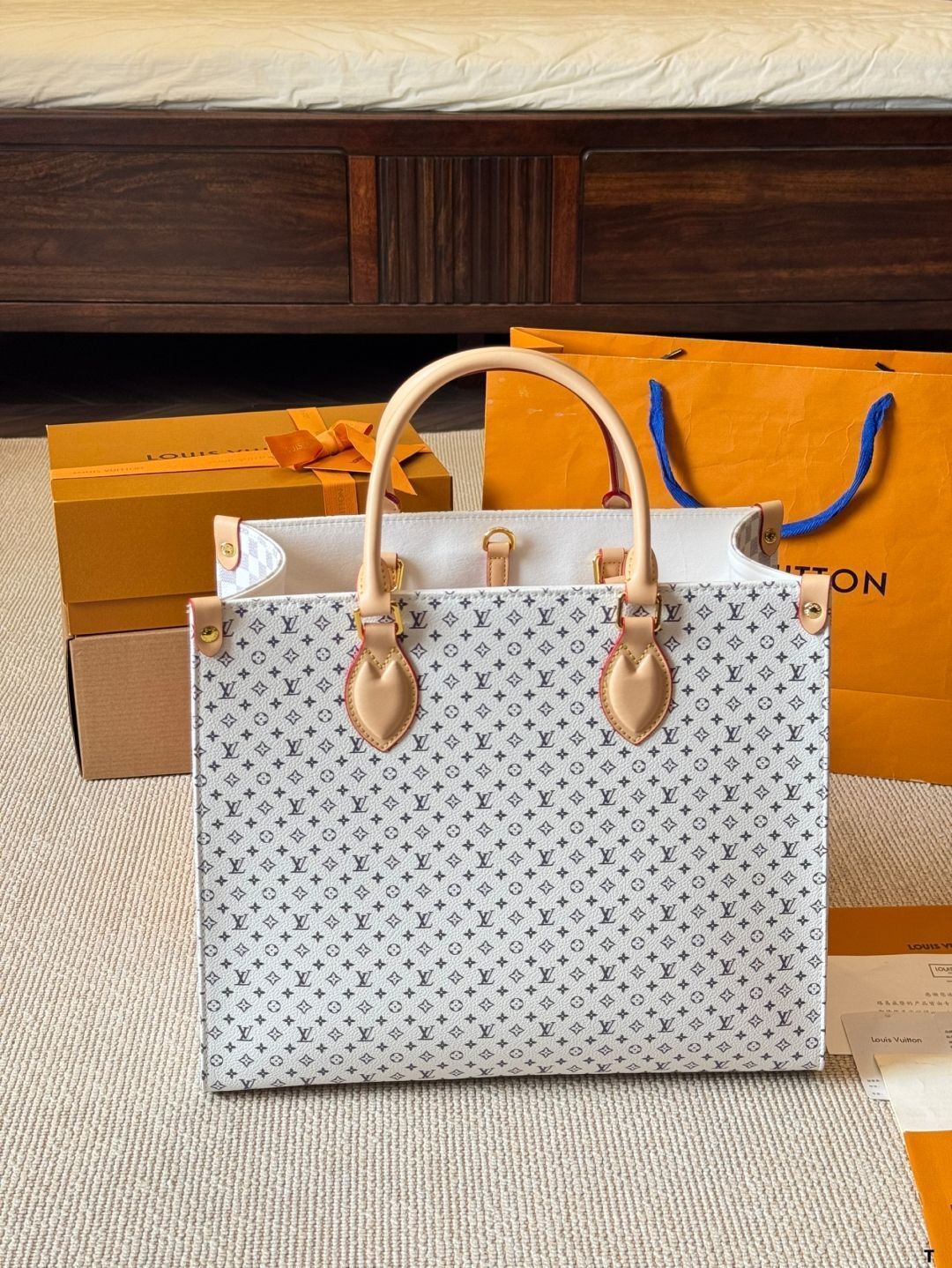 【今日特価】LV Onthego 35cm プリントジャングルバッグ