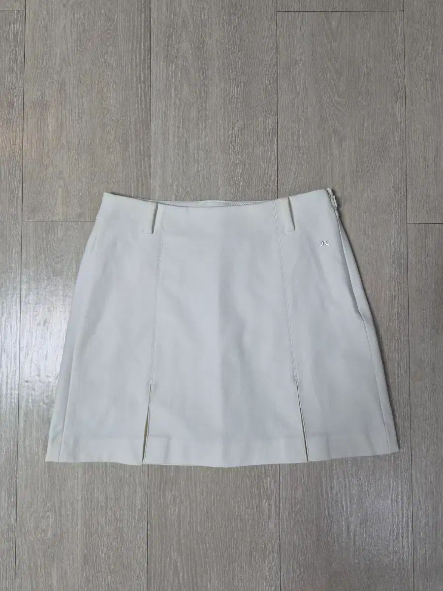 (ほぼ新品)J.リンドバーグ ゴルフスカート(24)44