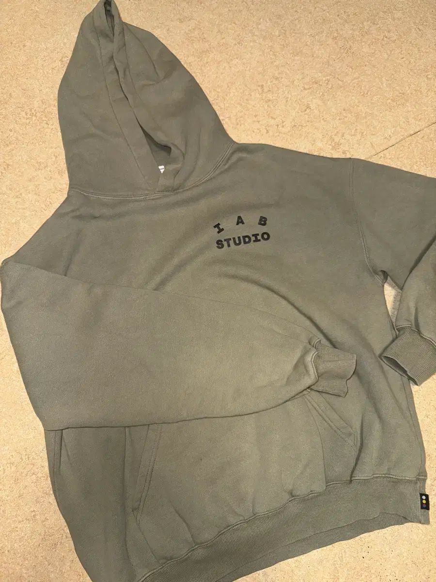 IAB STUDIO WHO Tシャツ カーキ アイエプスタジオ Lサイズ