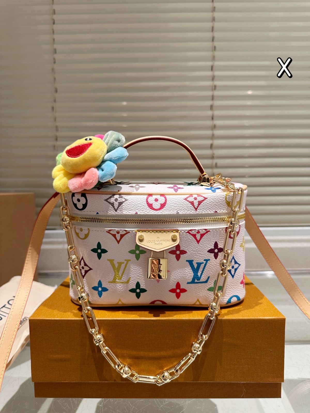 【今日特価】LV x Takashi Murakami White Multicolor Vanity Chain Pouch ルイ・ヴィトン 村上隆 白三彩 ヴァニティ チェーン ポーチ-WTO輸入3