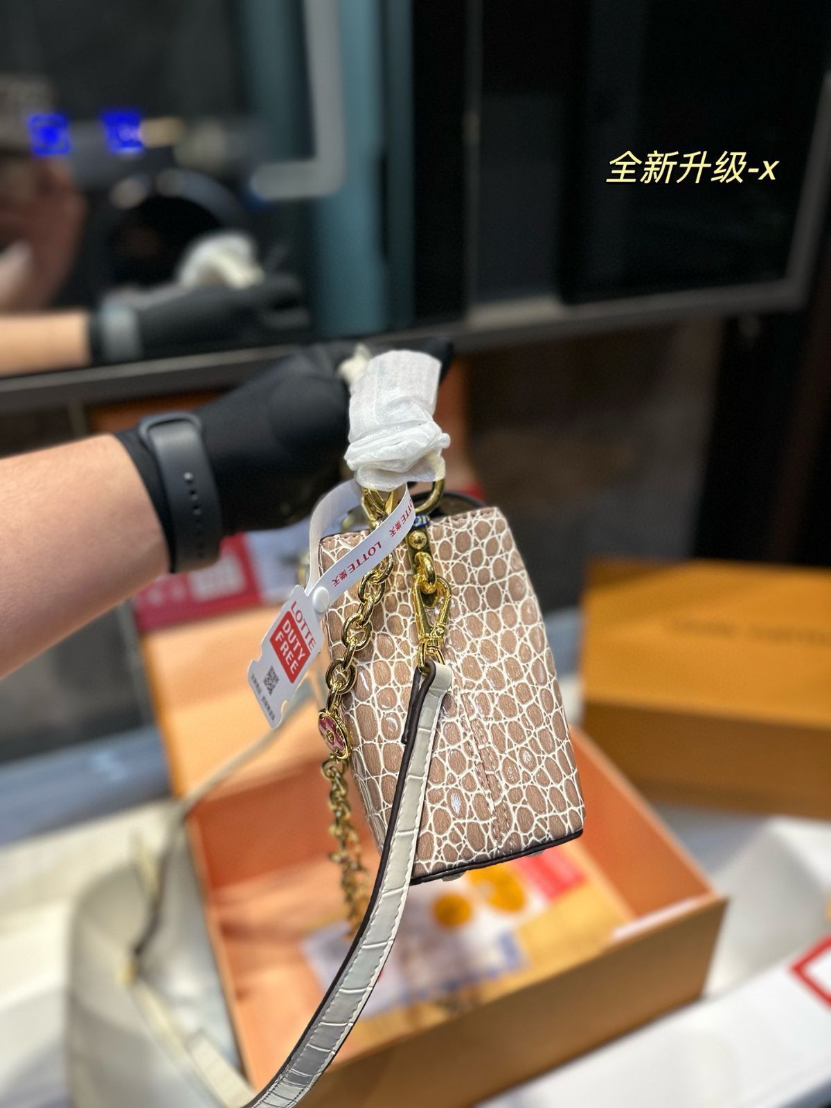 【今日特価】LVCapucines ハンドバッグ 送料無料!在庫限定価格 【今日特価】LVCapucines ハンドバッグ 送料無料!在庫限定価格