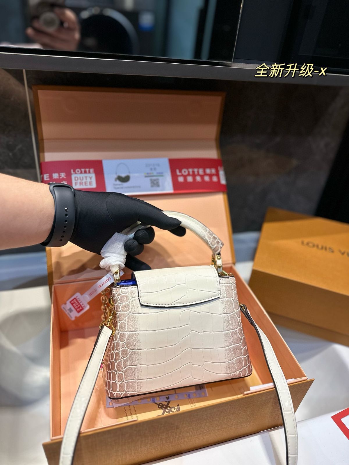 【今日特価】LVCapucines ハンドバッグ 送料無料!在庫限定価格 【今日特価】LVCapucines ハンドバッグ 送料無料!在庫限定価格