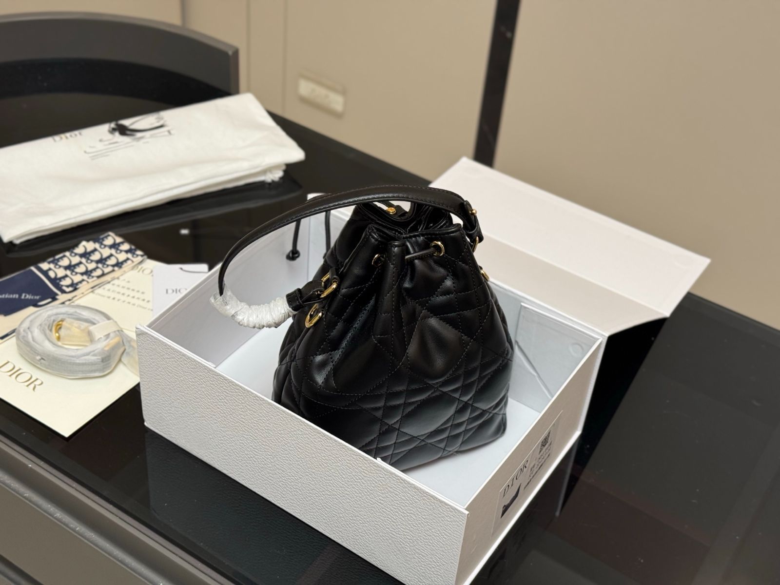 【今日特価】DIOR CARO バケットバッグ-MM輸入2 【今日特価】DIOR CARO バケットバッグ-MM輸入2