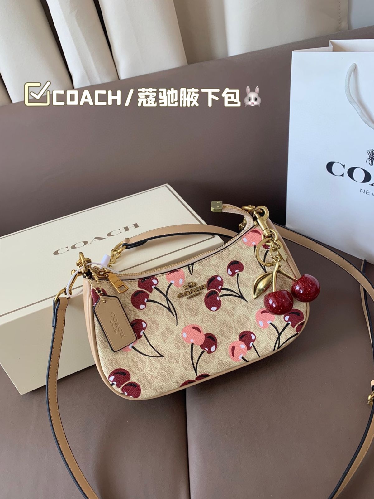 COACH コーチ アンダーアーバッグ（ハングル付き、折りたたみボックス付き）