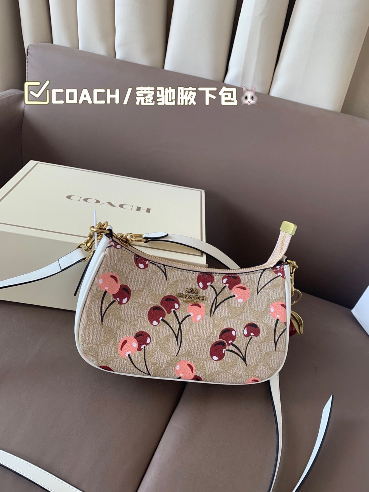COACH コーチ アンダーアーバッグ（ハングル付き、折りたたみボックス付き）