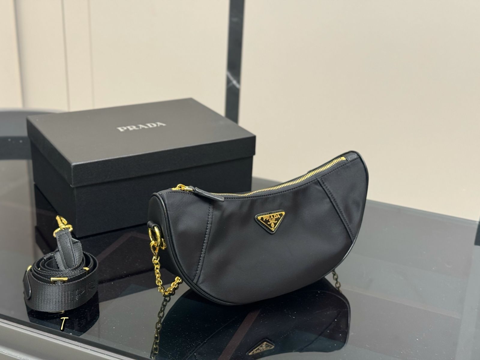 【今日特価】Prada Calf Horn Sling Bag / プラダ キャルフホーン スリング バッグ-WTO輸入