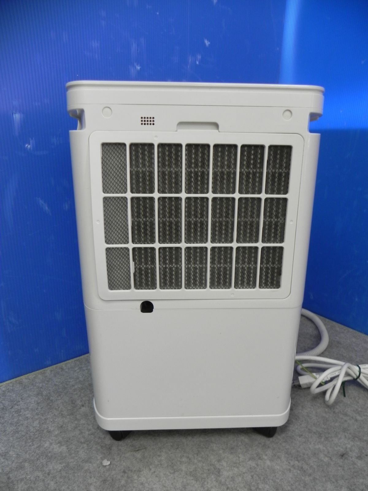 コンプレッサー式除湿機 タンスのゲン2023年製