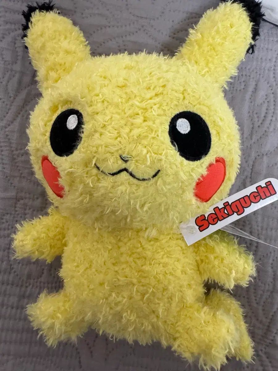 ふわふわピカチュウ ぬいぐるみ Mサイズ