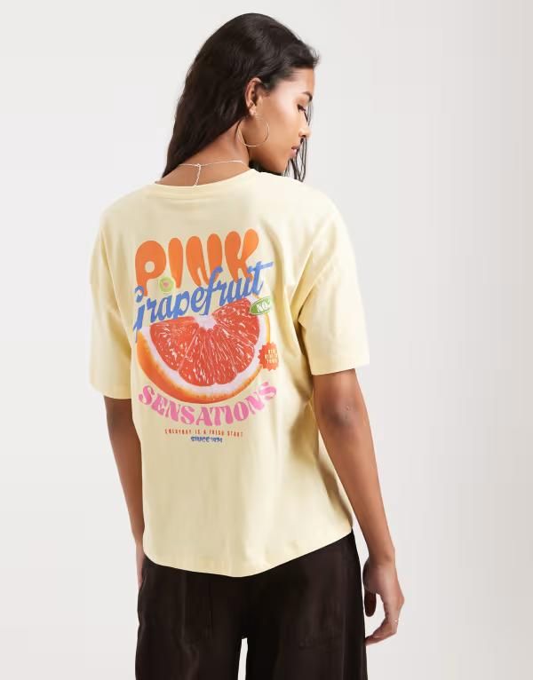 オンリー レディース トップス Tシャツ プリント グラフィック ONLY grapefruit graphic printshirt in pale yellow Sunlight イエロー