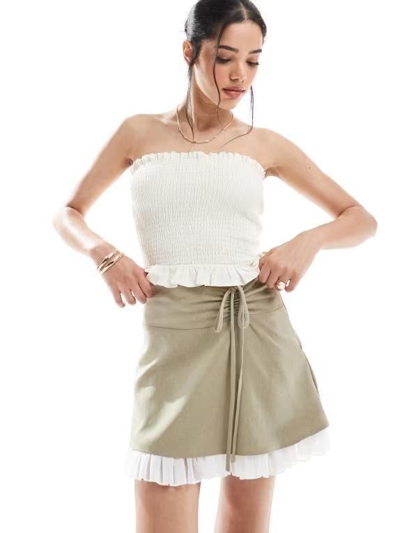 ミスセルフフリッジ レディース ボトムス スカート フリル裾 フリル ミニ Miss Selfridge tailored ruffle hem mini skirt in olive OLIVE オリーブ