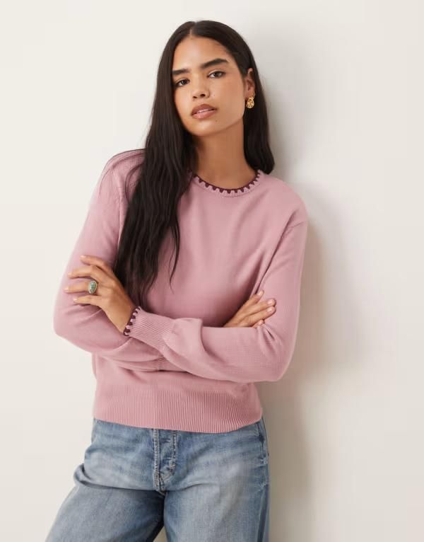 スリードベア レディース アウター ニット・セーター クルーネック セーター コントラスト Threadbare crew neck sweater with contrast blanket stitching PINK ピンク