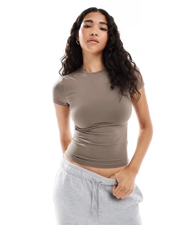 ミスセルフフリッジ レディース トップス Tシャツ Misselfridge sculpted short sleeve tee in mocha モカ