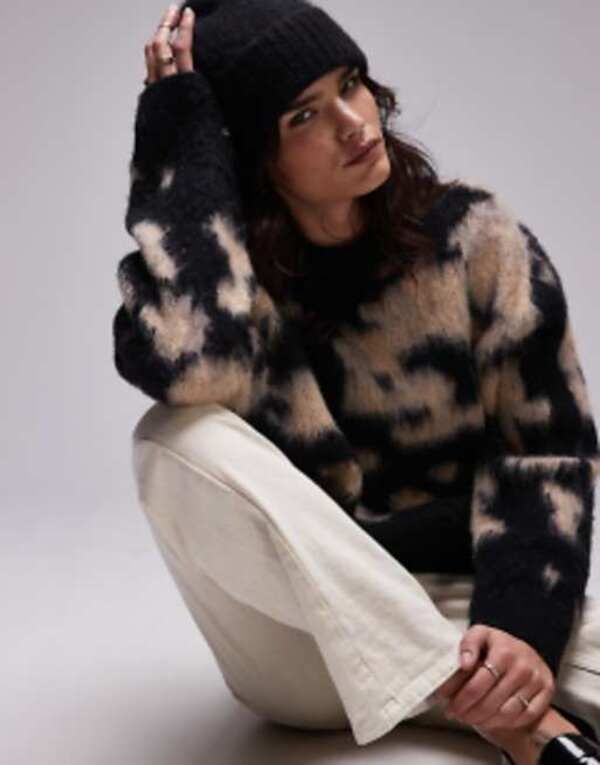 トップショップ レディース アウター ニット・セーター フラワー柄 セーター ニット フラワー Topshop knitted blur floral animal oversized sweater in neutral NEUTRAL アニマル
