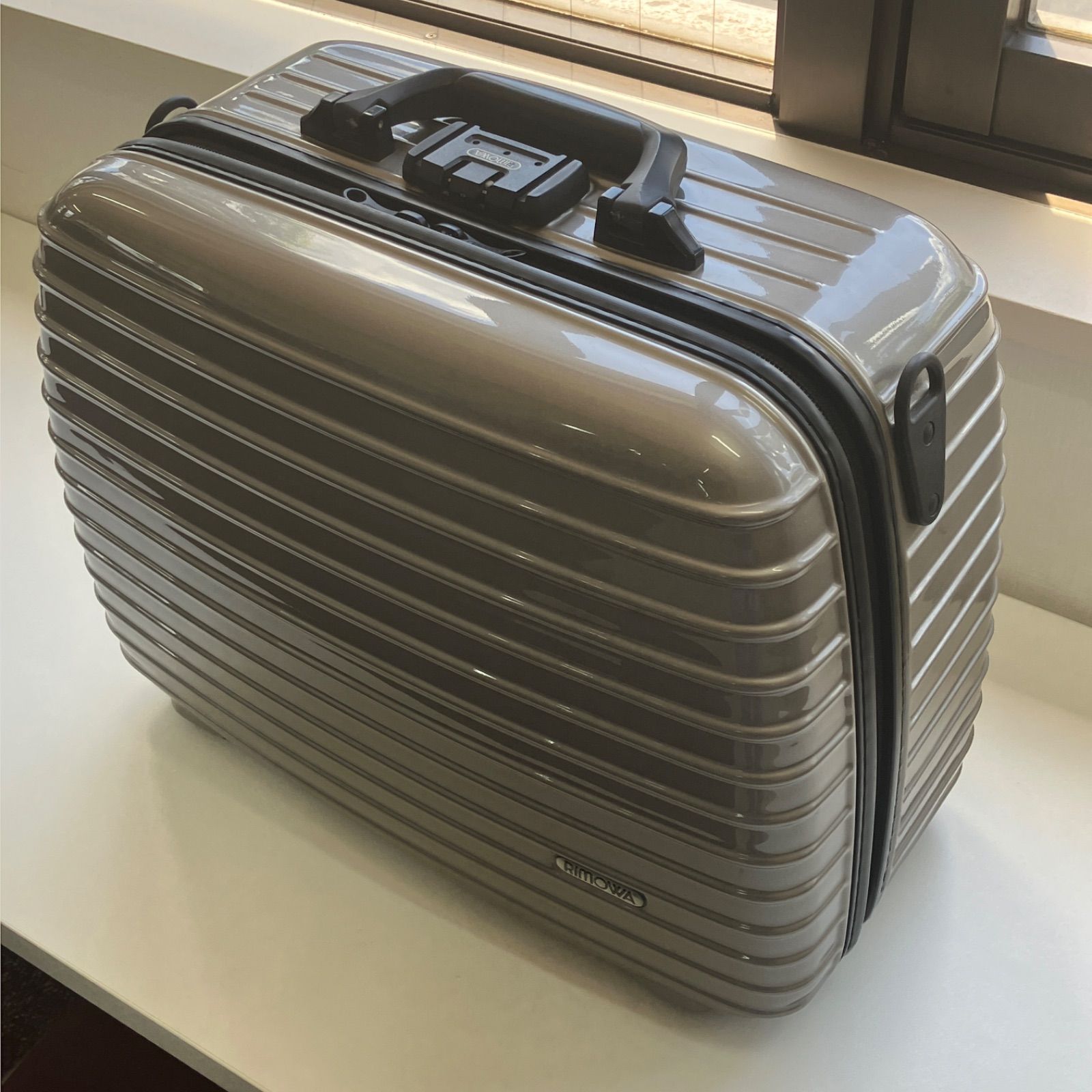 RIMOWA】サルサデラックス ビューティーケース 【公式通販】