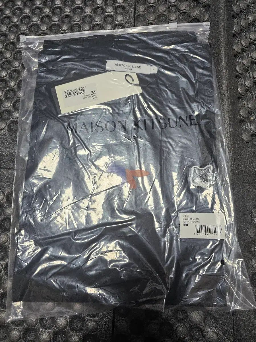 メゾンキツネ ブラック 半袖 Tシャツ L 新品