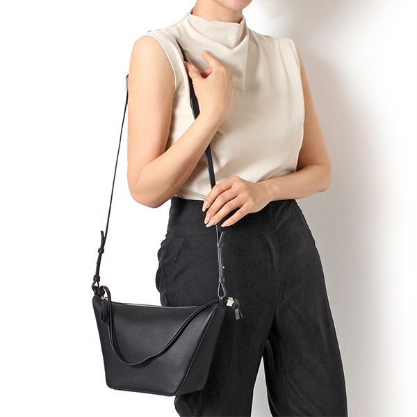26SSモデル ロエベ LOEWE レディース HAMMOCK HOBO MINI ハンモック ホーボーバッグ ミニ【1100 BLACK】 A538G13X01 1100/【2026SS】l-bag