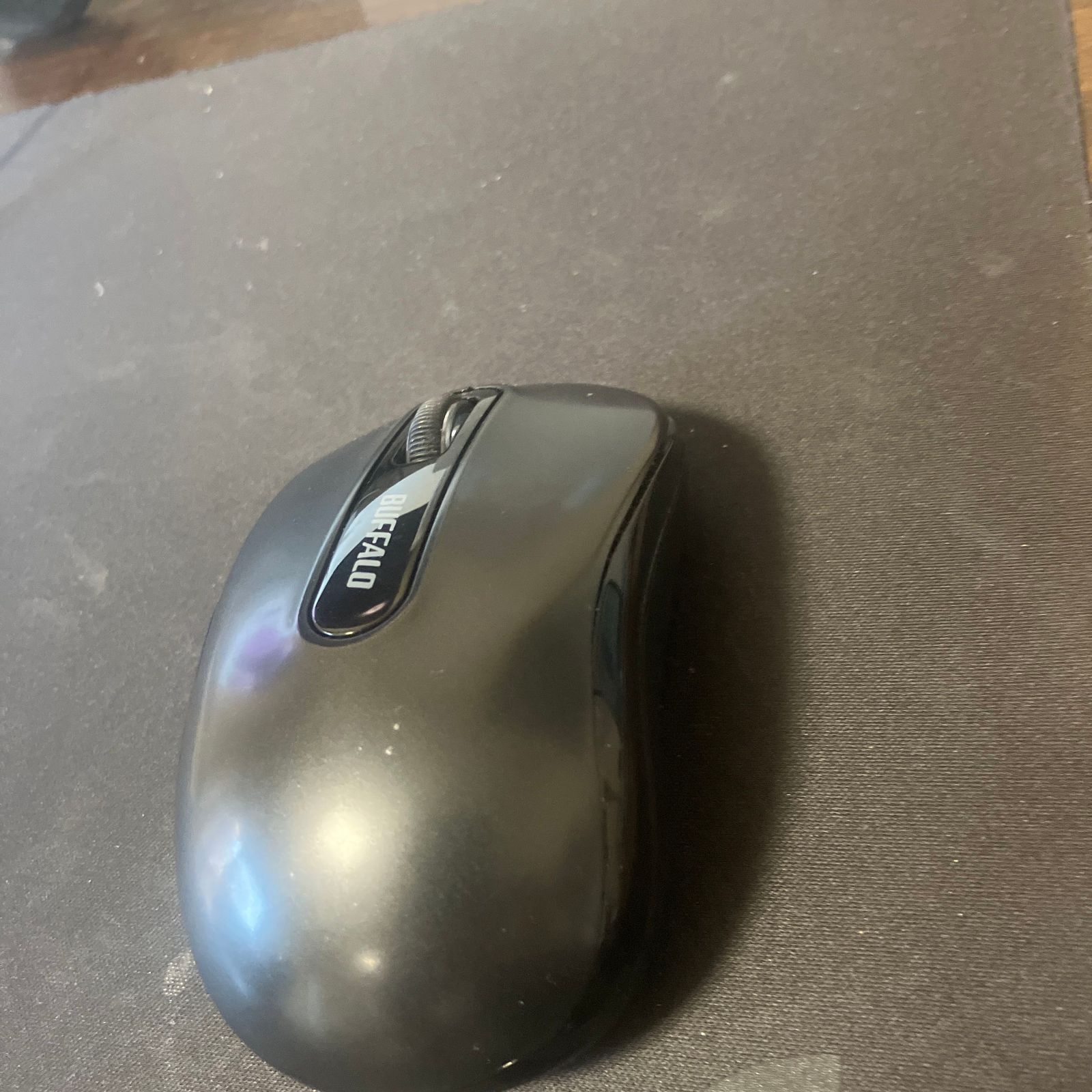 BUFFALO バッファロー ワイヤレスマウス ブラック ダークグレー エルゴノミクスデザイン スクロールホイール搭載 PC周辺機器 パソコン用マウス 事務 作業効率アップ テレワーク 在宅勤務 中古品