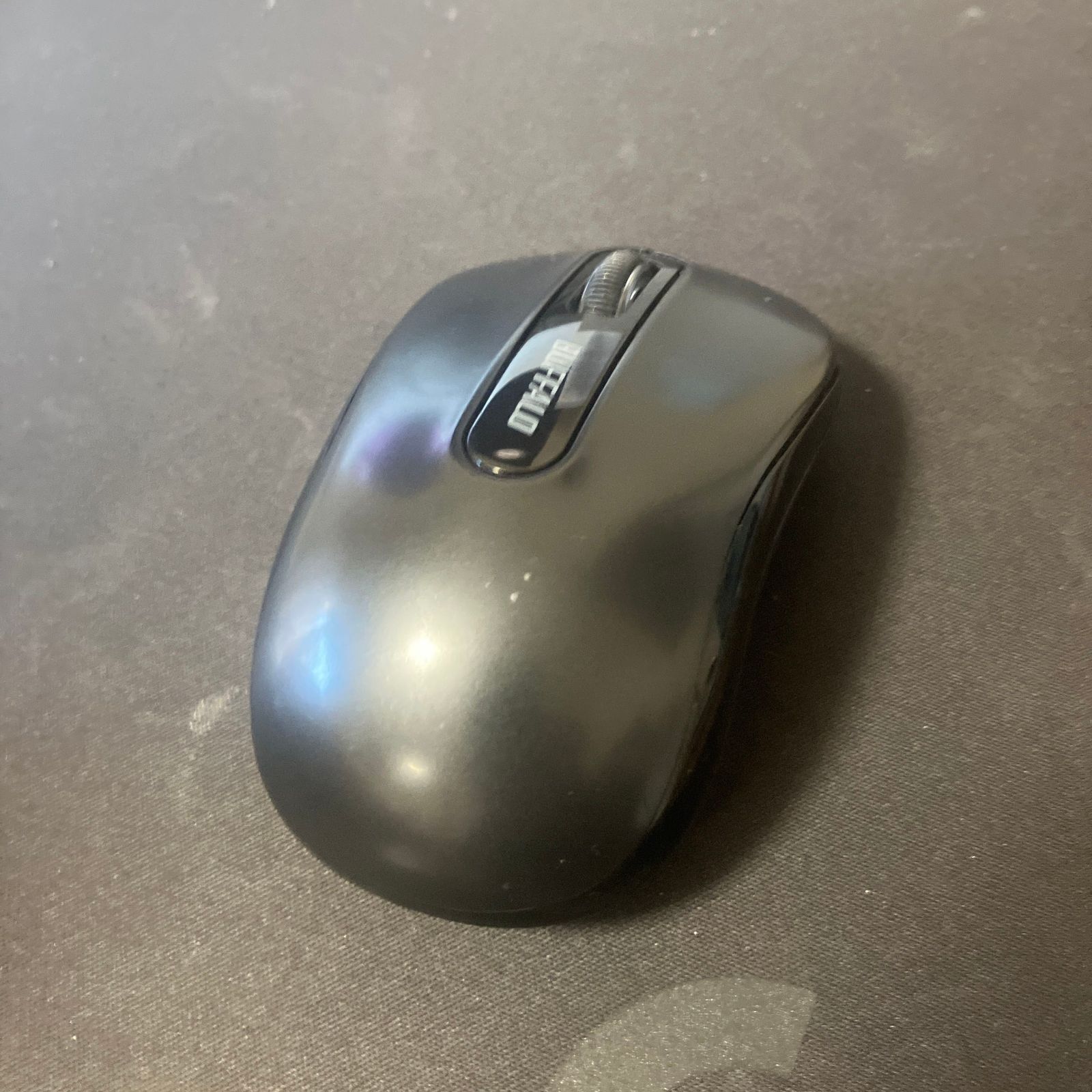BUFFALO バッファロー ワイヤレスマウス 無線マウス ブラック ダークグレー 中古品 動作確認済み PC周辺機器 ノートパソコン デスクトップ用 スクロールホイール搭載 シンプルデザイン 持ち運び便利