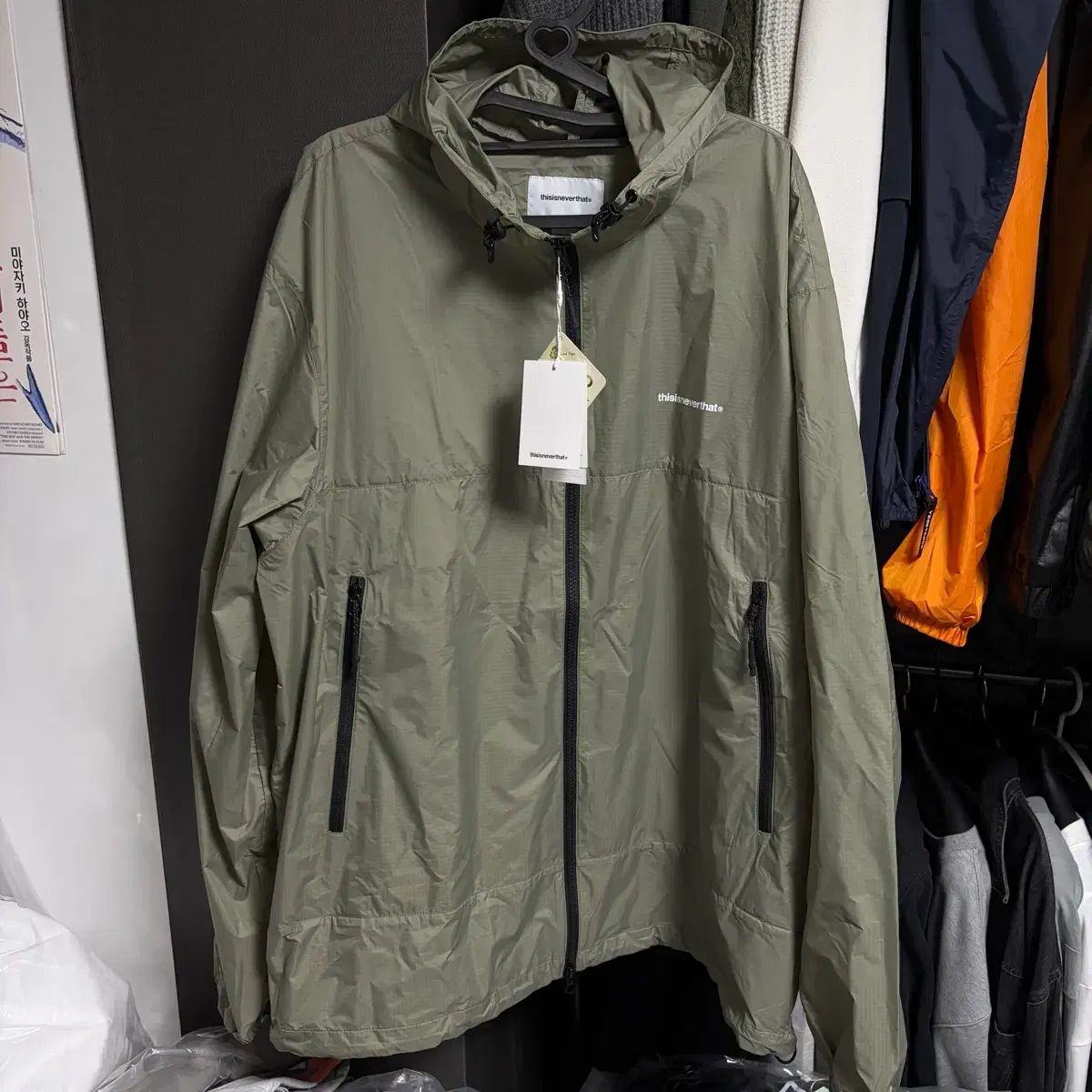 新品(XL)ディスイズネバーザット T-ライト ナイロン ジャケット セージグリーン