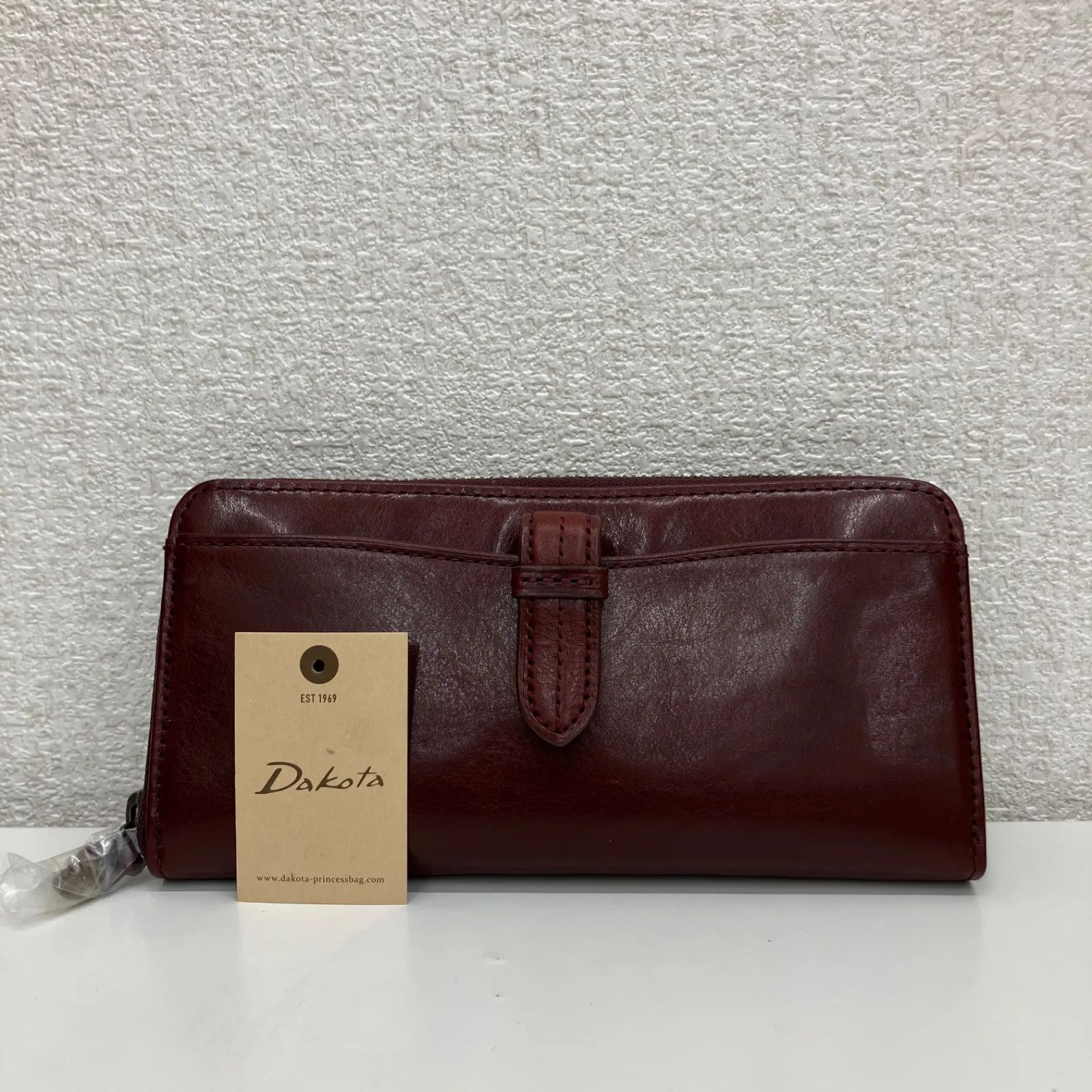 【未使用】Dakota　ダコタ　クランプトンラウンドファスナー長財布　0030333　レザー　箱付き　送料無料♪