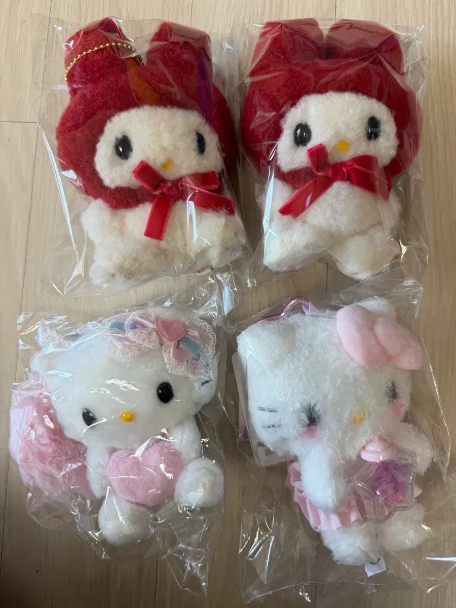 赤麻ハローキティ ぬいぐるみ
