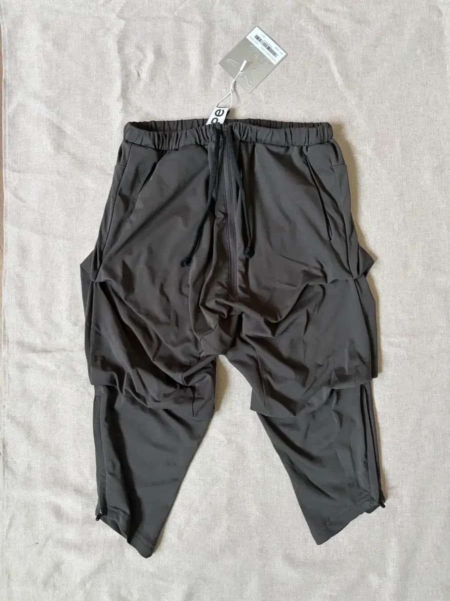新品) Open YY オープンワイワイ GATHERED SAROUEL SHORTS 新品) Open YY オープンワイワイ GATHERED SAROUEL SHORTS