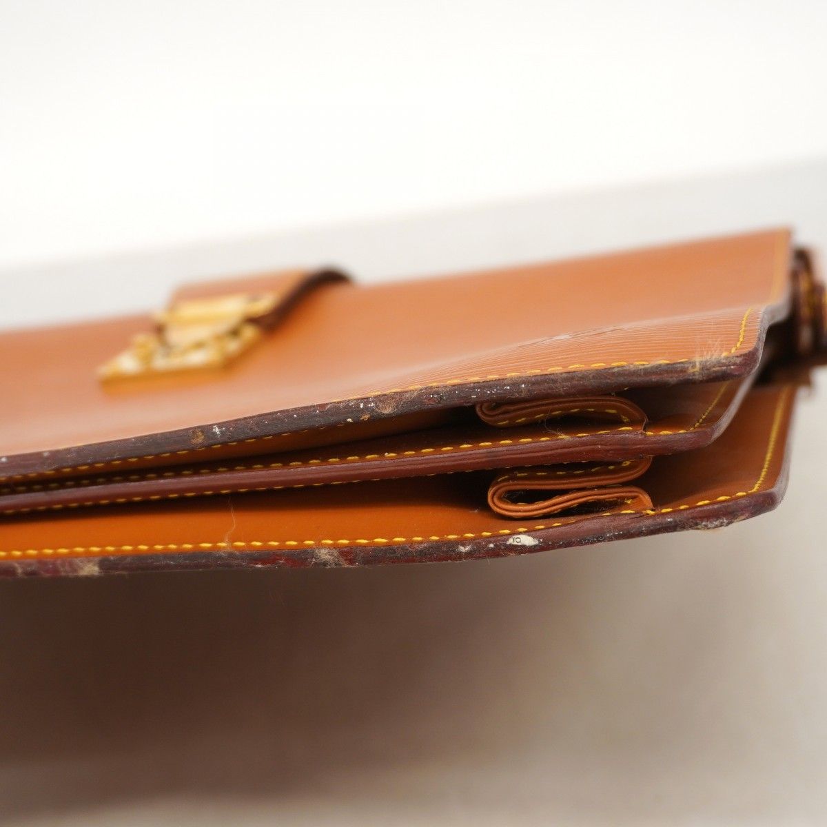 【6ec2110】ルイヴィトン ブリーフケース エピ セルヴィエットフェルモワール M54358 ジパングゴールド【中古】メンズ