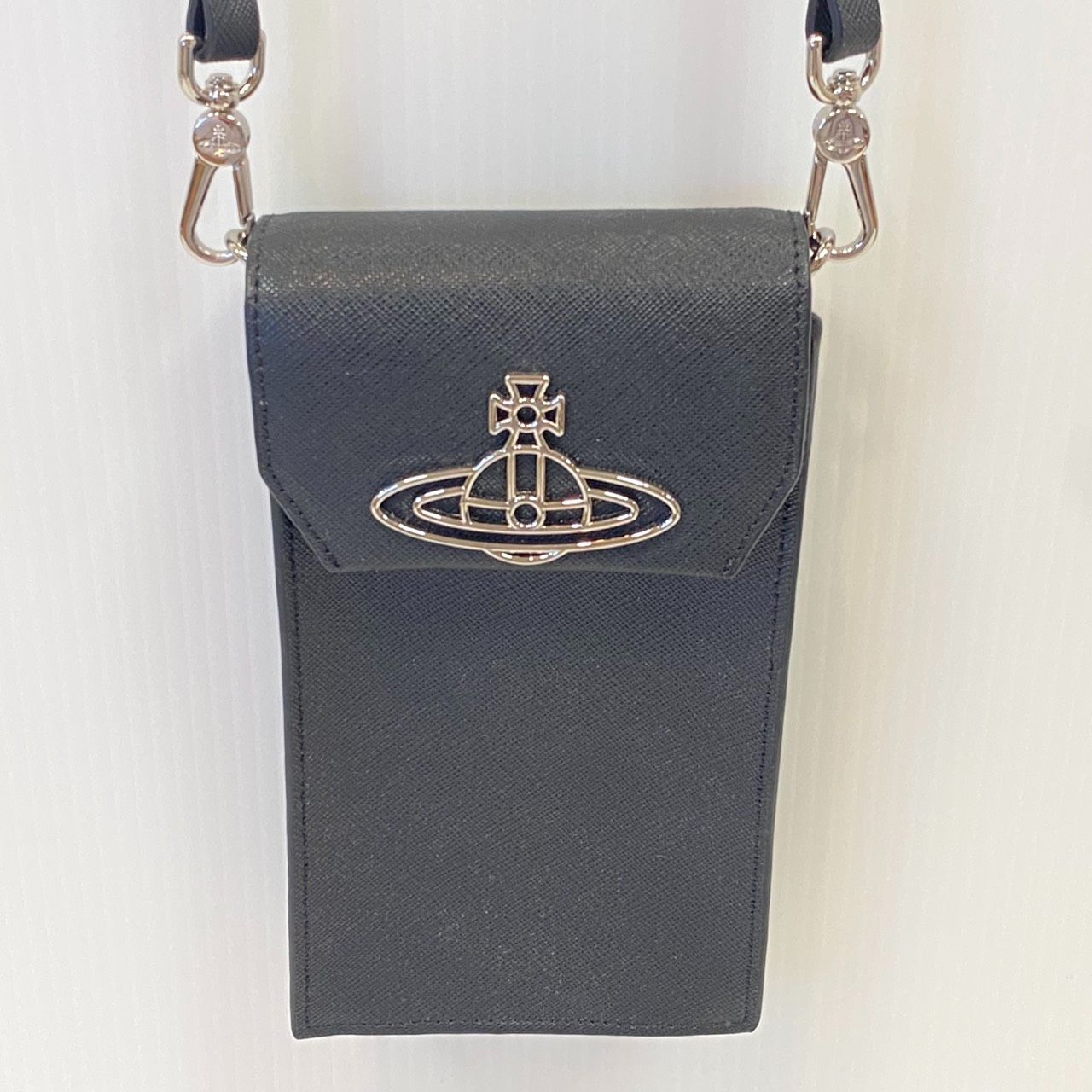 【塩】ヴィヴィアン ウエストウッド Vivienne Westwood フォンケース ショルダーバッグ ブラック【23604SK】E14