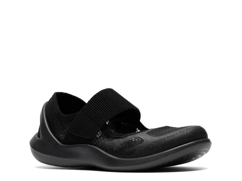 クラークス レディース シューズ スリッポン・ローファー Clarks Cloudsteppersolevana Strap SlipOn Black ブラック