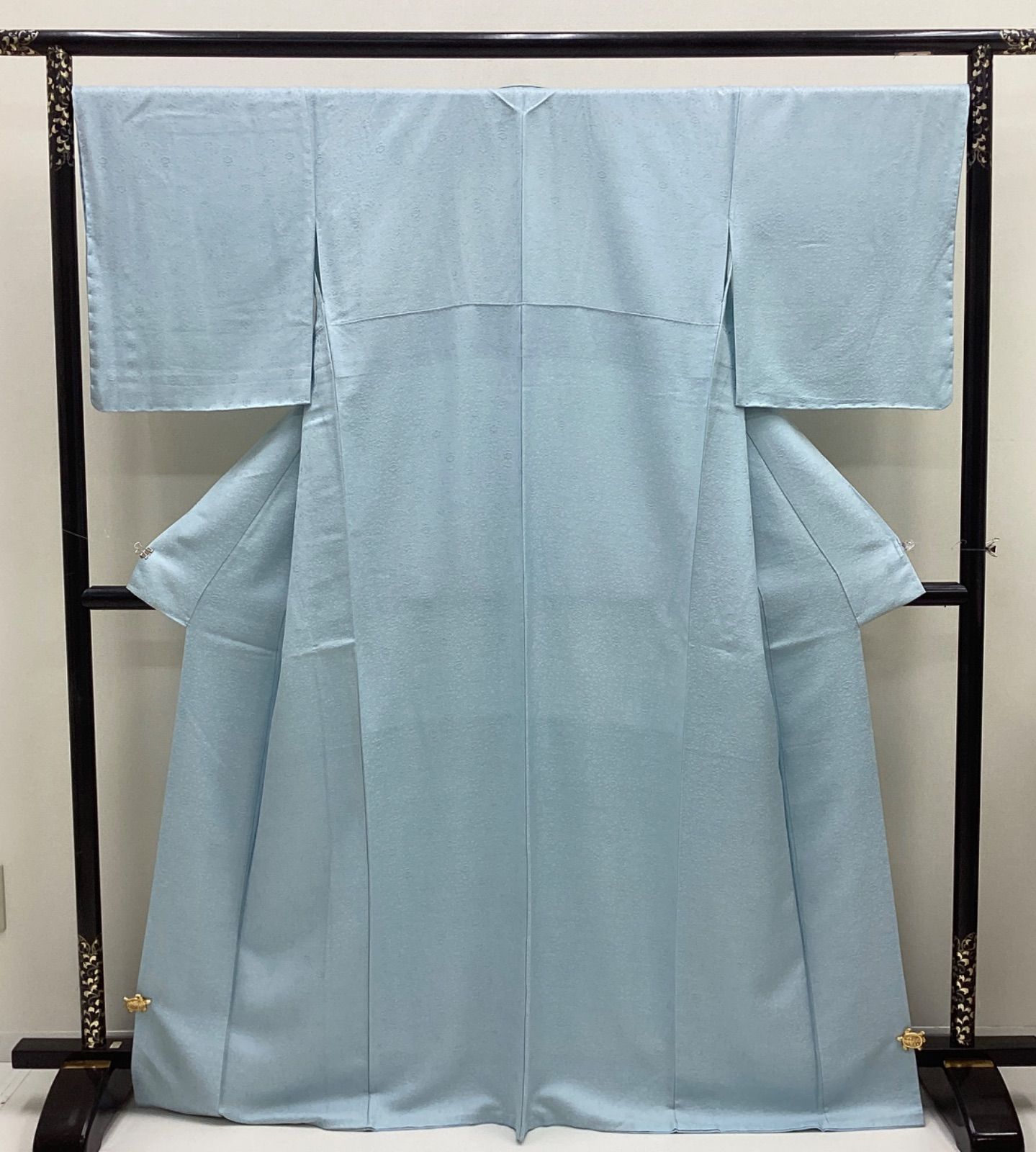 中古品　袷着物　色無地　薄水色　紋なし　正絹　裄67.5　 TL寸 R810