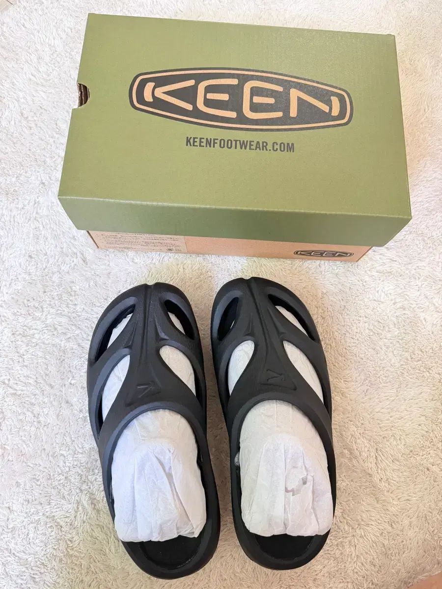 KEEN ブラック スライド 230 新品