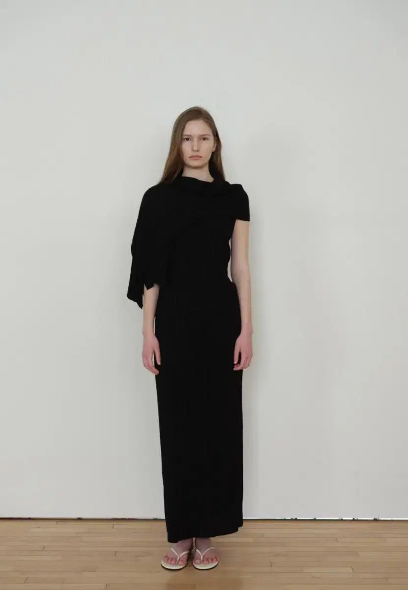 アルトゥー Pleated Skirt_Black