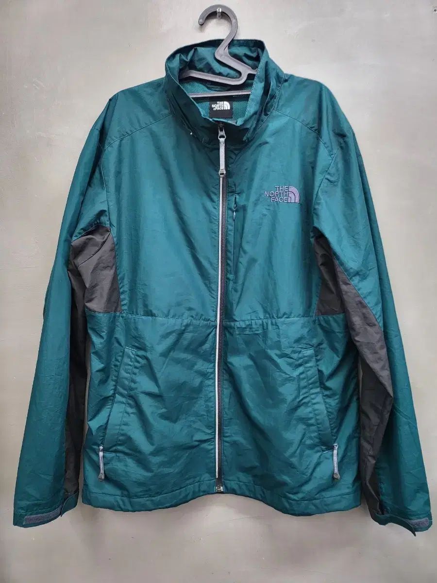 THE NORTH FACE ザノースフェイス ウィンドブレーカー 緑色 カラー アウター 105